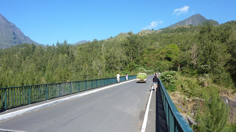 P1020153.JPG - Cirque de Salazie: Brücke über Rivière des Fleurs Jaunes