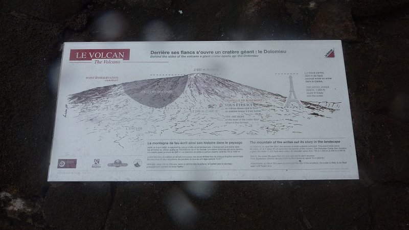 P1020437.JPG - Infotafel zum Krater au Dolomieu