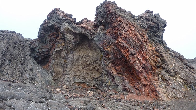 P1020442.JPG - Felsformationen vom Vulkanismus geformt