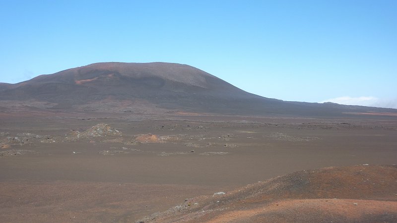 P1020465.JPG - Route du Volcan: Blick auf weitere Krater