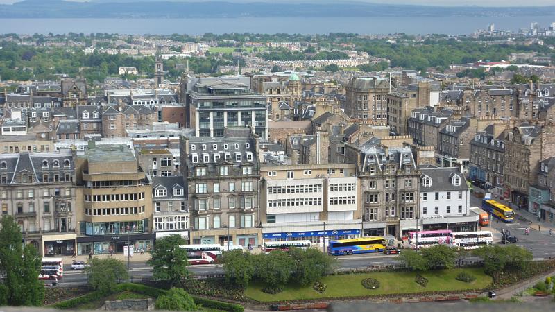 P1010591.JPG - Edinburgh/Castle: Blick zur Princes Street