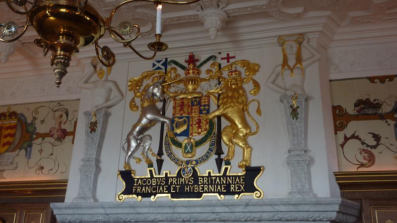 P1010595.JPG - Edinburgh/Castle: Wappen im königlichen Palast