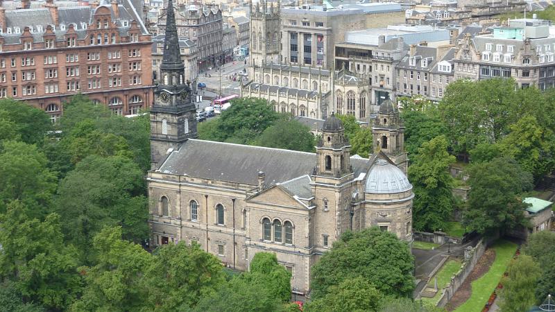 P1010612.JPG - Edinburgh/Castle/Westseite: Blick zur St. John's Episcopal Church an der Princes Street