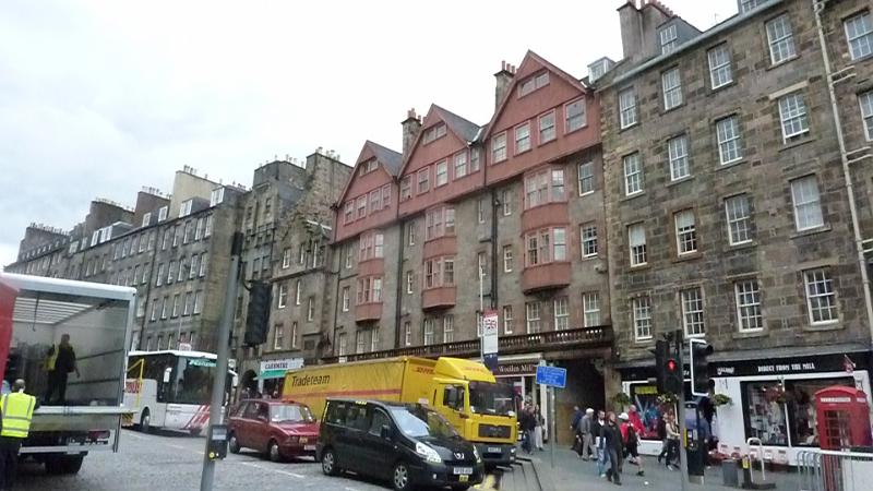 P1010616.JPG - Edinburgh/Lawn Market Ecke Bank Street: Altstadtbebauung an der Royal Mile