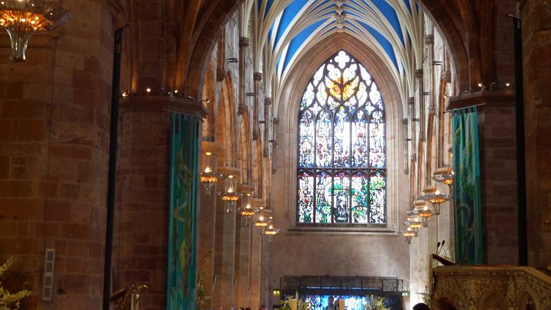 P1010621_ji.jpg - Edinburgh/St. Giles Cathedral: Glasfenster über dem Haupteingang
