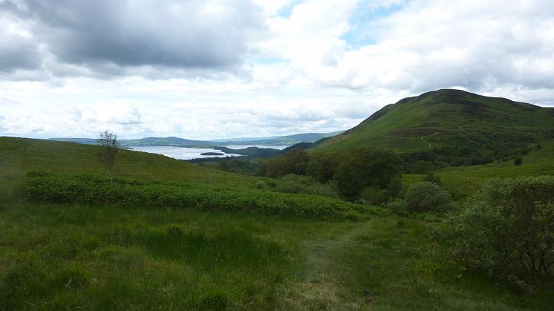 P1010634.JPG - am Loch Lomond: der weitere Weg auf dem West Highland Way ist gut zu erkennen