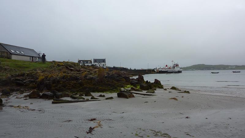 P1010664.JPG - Insel Mull/Fionnphort: Wir warten auf unsere 'Nussschale' zur Weiterfahrt zur Insel Staffa