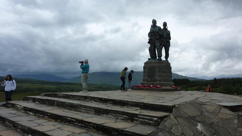 P1010724.JPG - Spean Bridge: Blick zum Commando Memorial