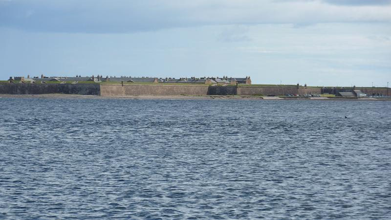 P1010827.JPG - Chanonry Point: Blick über den Moray Firth zun Fort George