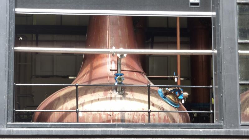 P1010849.JPG - Muir of Ord/Glen Ord Destillery: zweite Destillierung (blau)