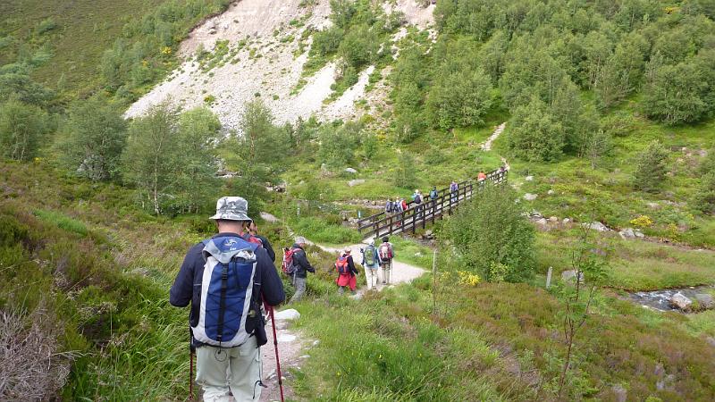 P1010899.JPG - Wanderung in den Cairngorms: Ein Tal wird durchquert