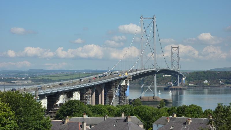 P1010959.JPG - Edinburgh/Forth Bridges: Blick zur neueren Straßenbrücke